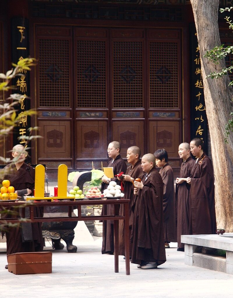 bhikkhuni