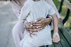 hands embracing the kid